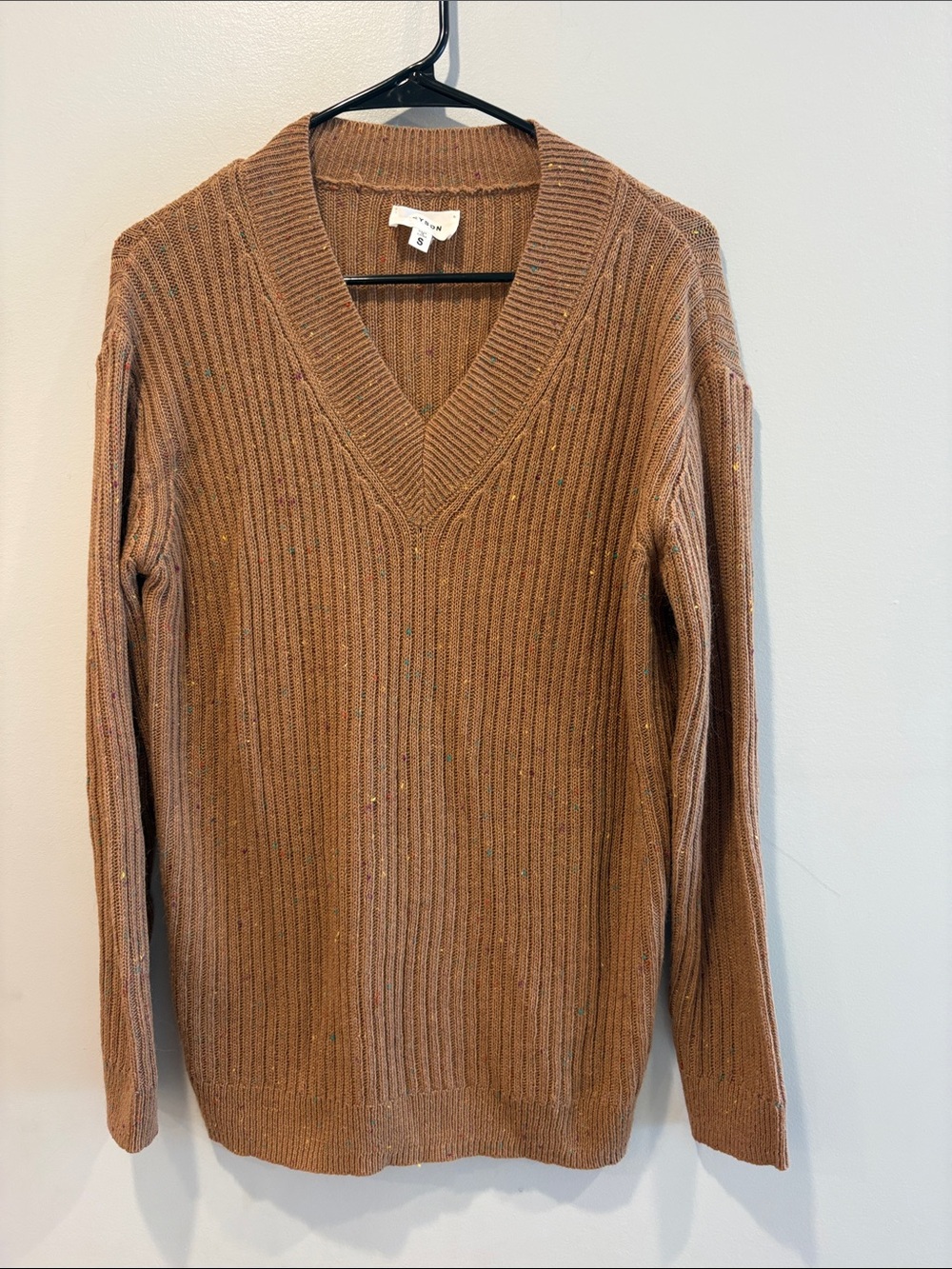 Women's V-Neck Ribbed Sweater in Chestnut with Subtle Flecks ptp 21 length 27